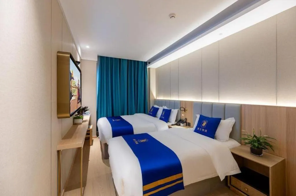 Bed in Super 8 Hotel Beijing South Railway Station Majiabao Metro Station