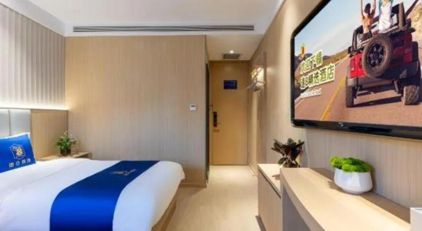 Bed in Super 8 Hotel Beijing South Railway Station Majiabao Metro Station