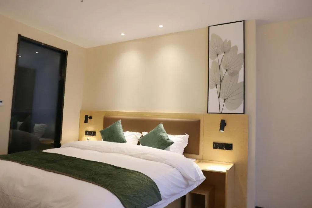 Bed in Green Tree Inn Express Chizhou Gymnasium