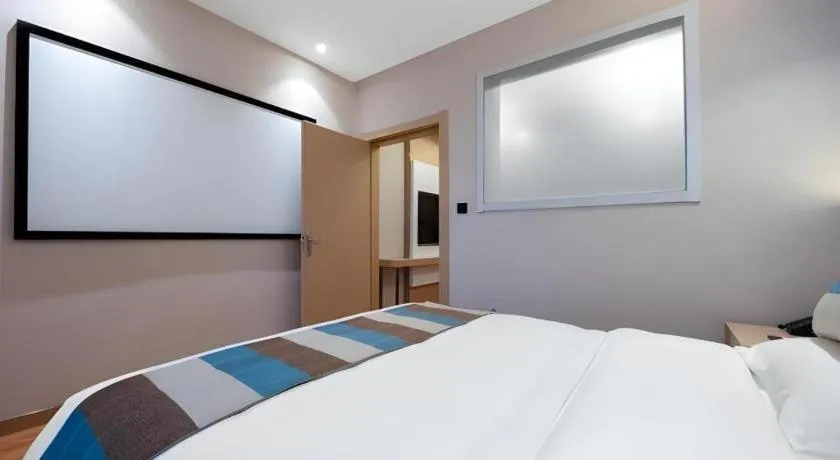 Bed in VX Hotel Beijing Daxing Wufutang Metro Station Zhongke Dianshanggu