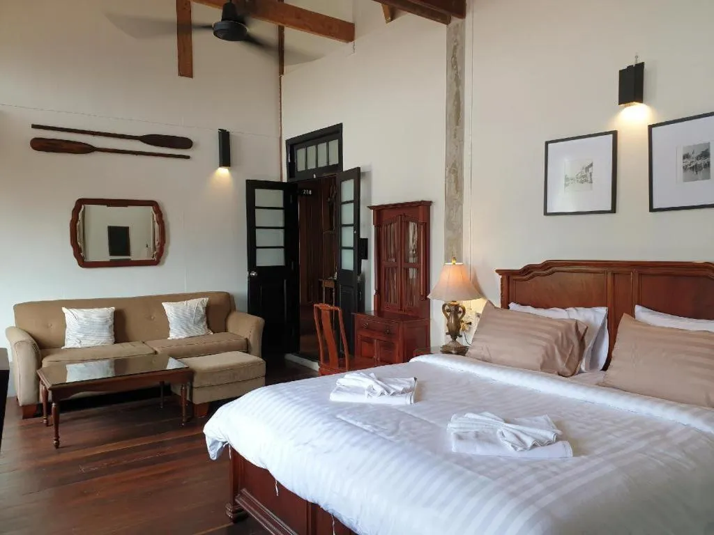 Bed in Uthai Heritage Hotel