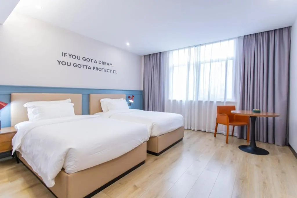 Bed in Premier City Comfort Hotel Yangzhou Shouxi Lake West Gate Weiyang Road Siji Garden