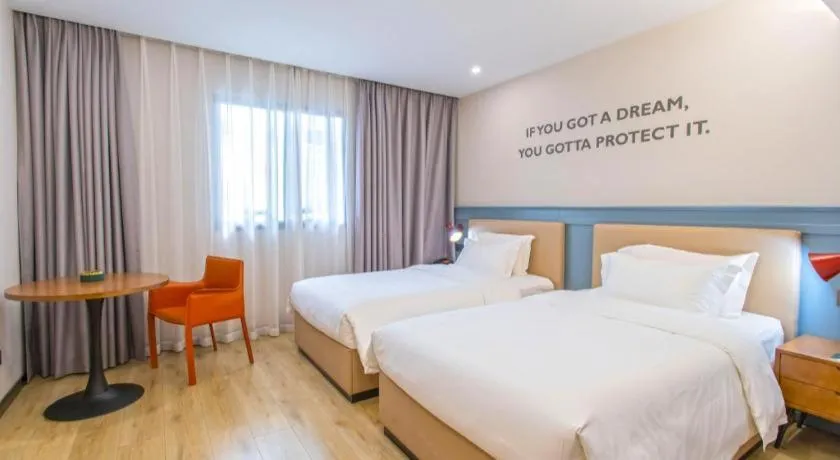 Bed in Premier City Comfort Hotel Yangzhou Shouxi Lake West Gate Weiyang Road Siji Garden