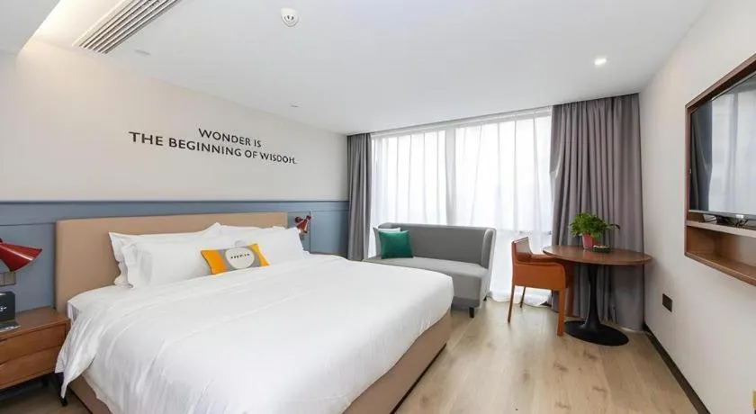 Bed in Premier City Comfort Hotel Yangzhou Shouxi Lake West Gate Weiyang Road Siji Garden