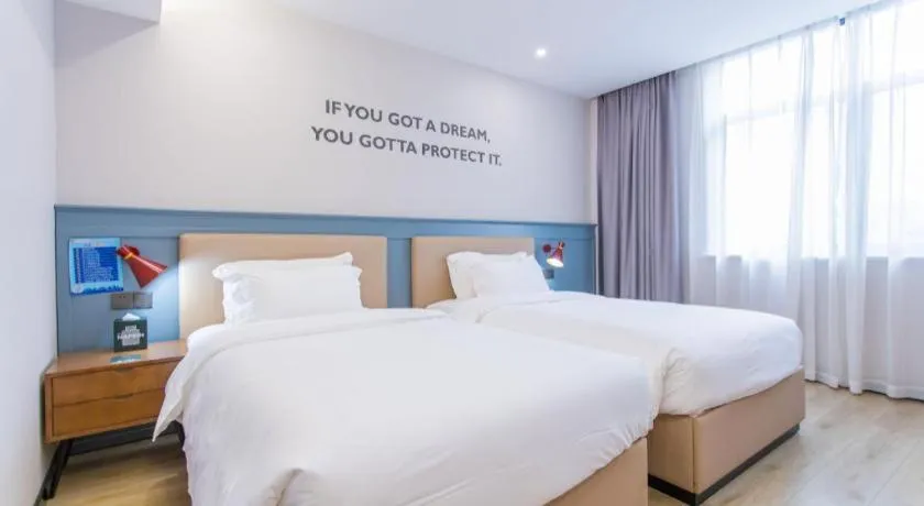 Bed in Premier City Comfort Hotel Yangzhou Shouxi Lake West Gate Weiyang Road Siji Garden