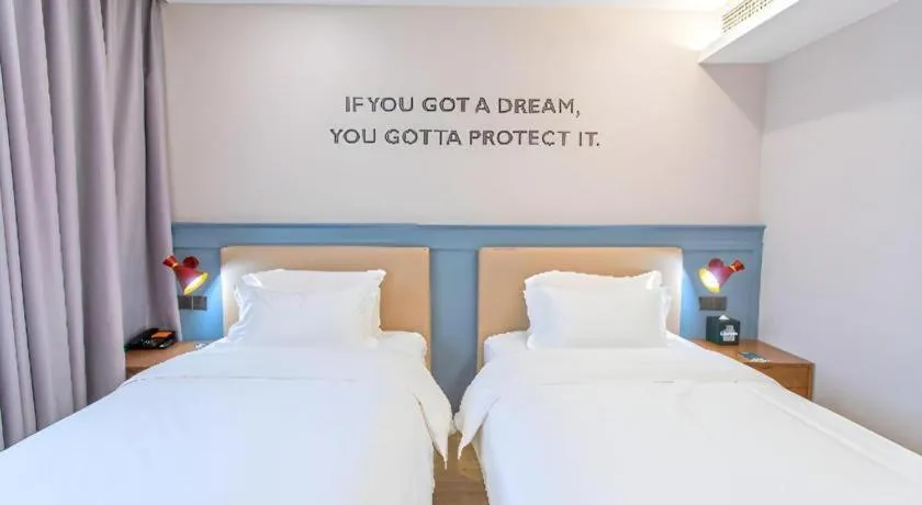 Bed in Premier City Comfort Hotel Yangzhou Shouxi Lake West Gate Weiyang Road Siji Garden