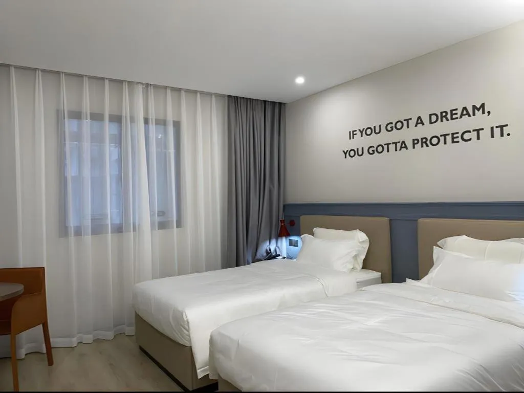 Bed in Premier City Comfort Hotel Yangzhou Shouxi Lake West Gate Weiyang Road Siji Garden