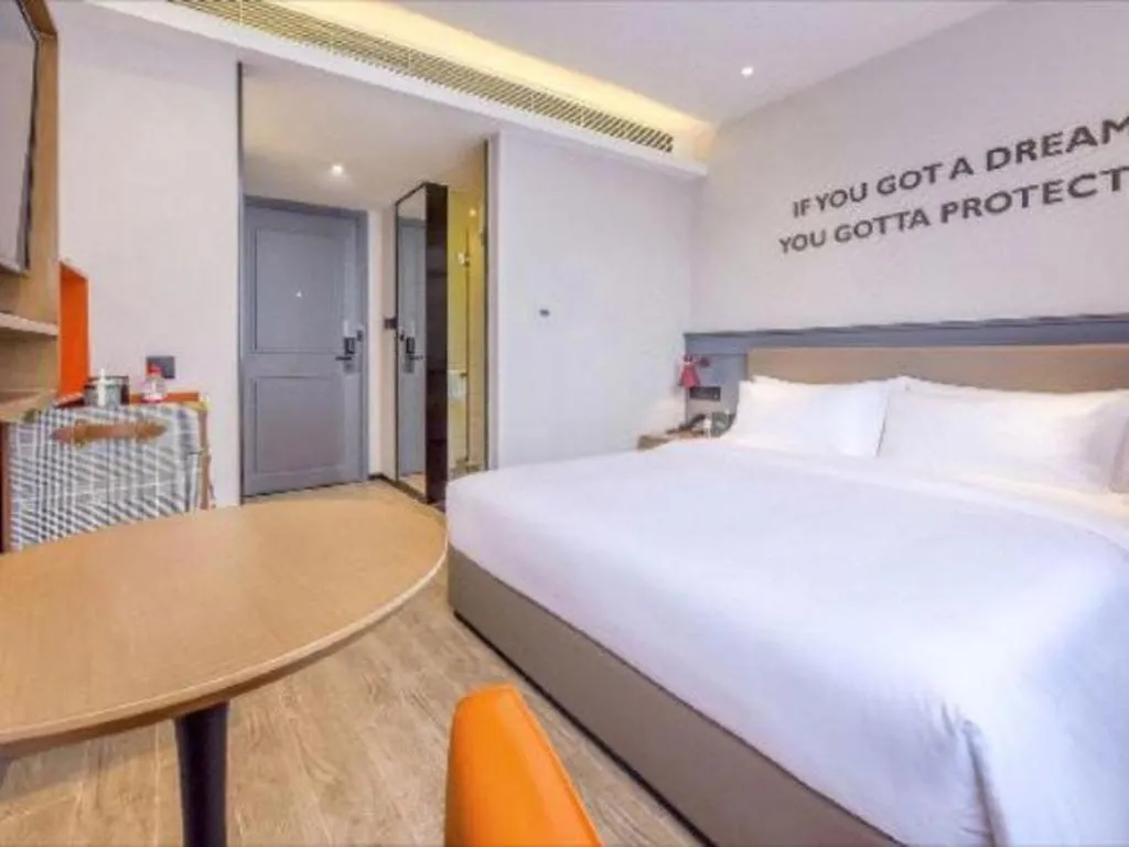 Bed in Premier City Comfort Hotel Wuhan Hankou Railway Station Changgang Road Metro Station