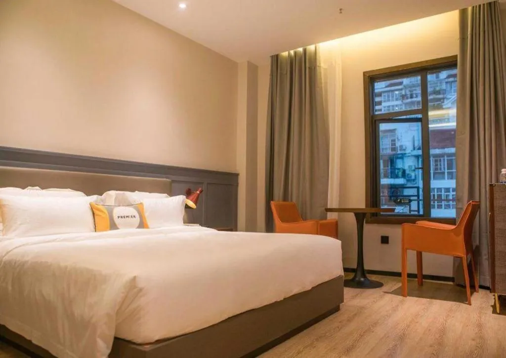 Bed in Premier City Comfort Hotel Wuhan Hankou Railway Station Changgang Road Metro Station