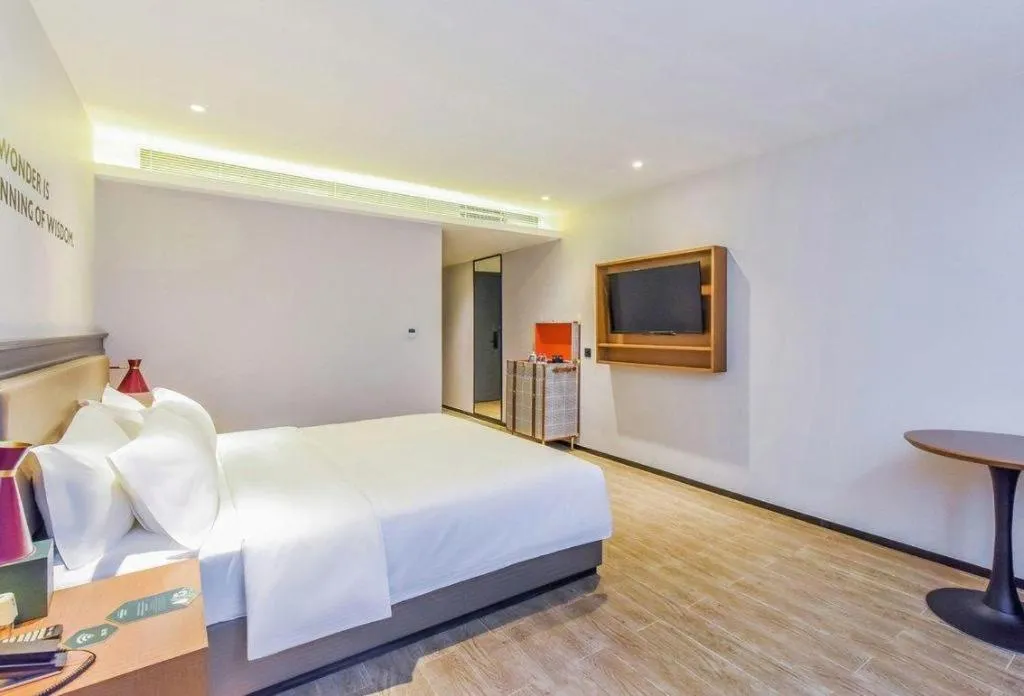 Bed in Premier City Comfort Hotel Wuhan Hankou Railway Station Changgang Road Metro Station