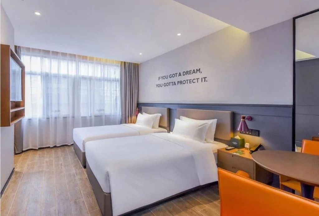 Bed in Premier City Comfort Hotel Wuhan Hankou Railway Station Changgang Road Metro Station
