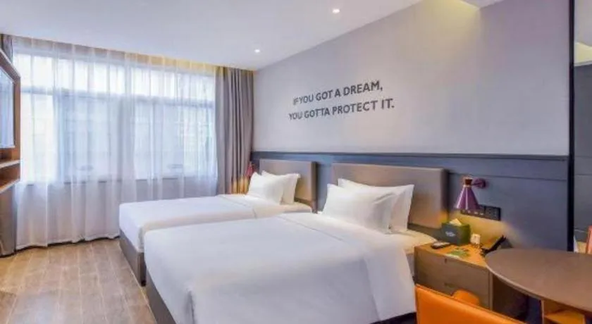 Bed in Premier City Comfort Hotel Wuhan Hankou Railway Station Changgang Road Metro Station