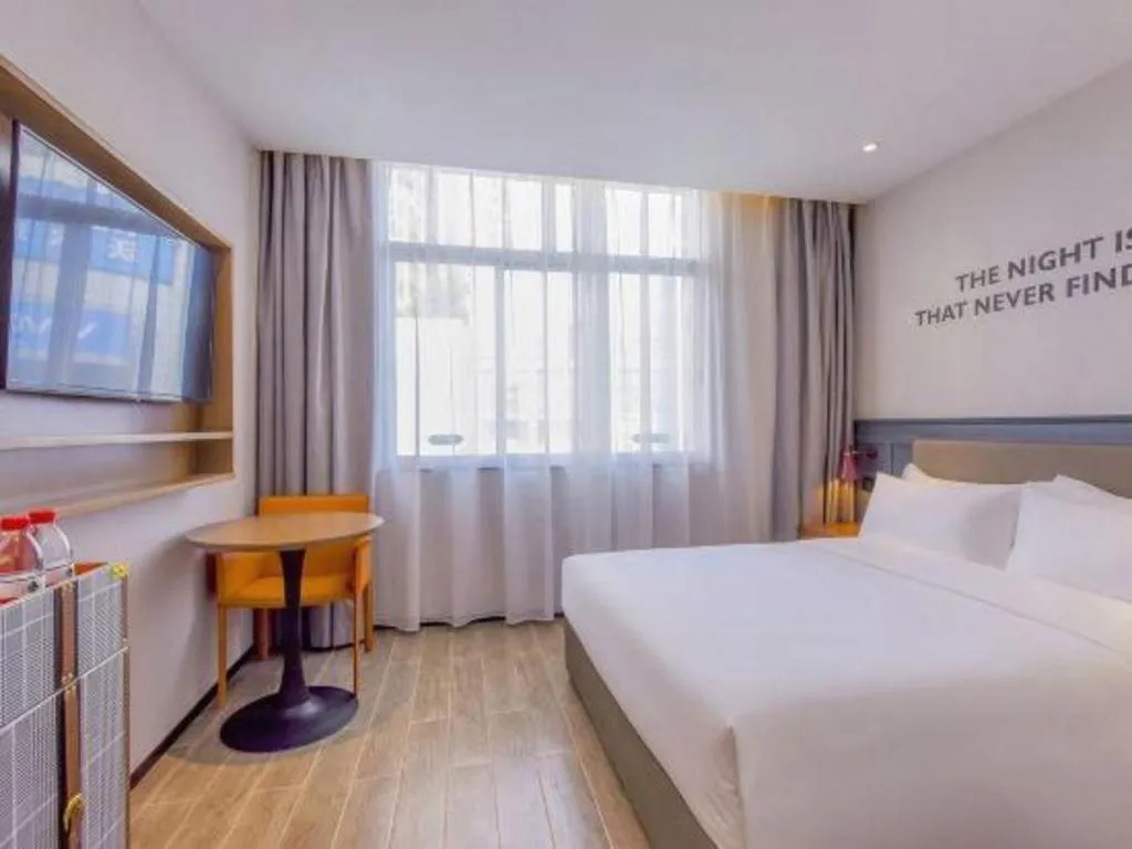 Bed in Premier City Comfort Hotel Wuhan Hankou Railway Station Changgang Road Metro Station