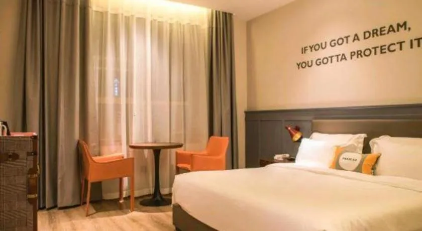 Bed in Premier City Comfort Hotel Wuhan Hankou Railway Station Changgang Road Metro Station