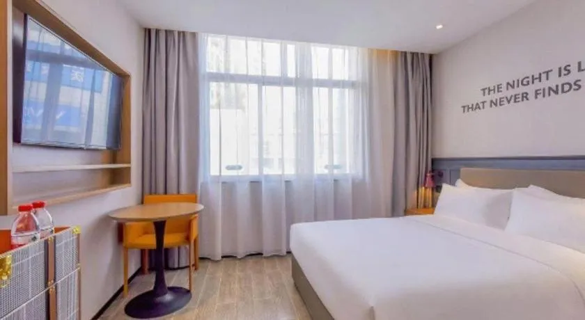 Bed in Premier City Comfort Hotel Wuhan Hankou Railway Station Changgang Road Metro Station