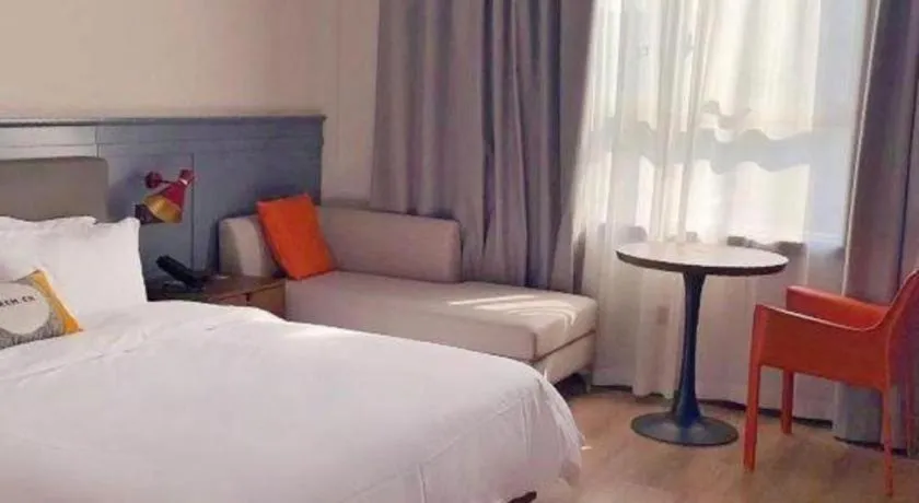 Bed in Premier City Comfort Hotel Wuhan Hankou Railway Station Changgang Road Metro Station