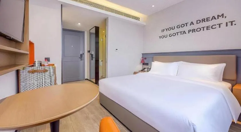 Bed in Premier City Comfort Hotel Wuhan Hankou Railway Station Changgang Road Metro Station