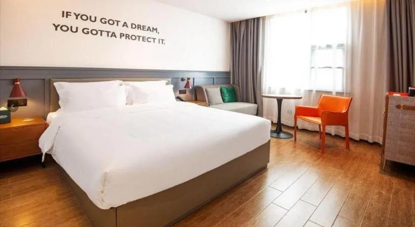 Bed in Premier City Comfort Hotel Wuhan Hankou Railway Station Changgang Road Metro Station