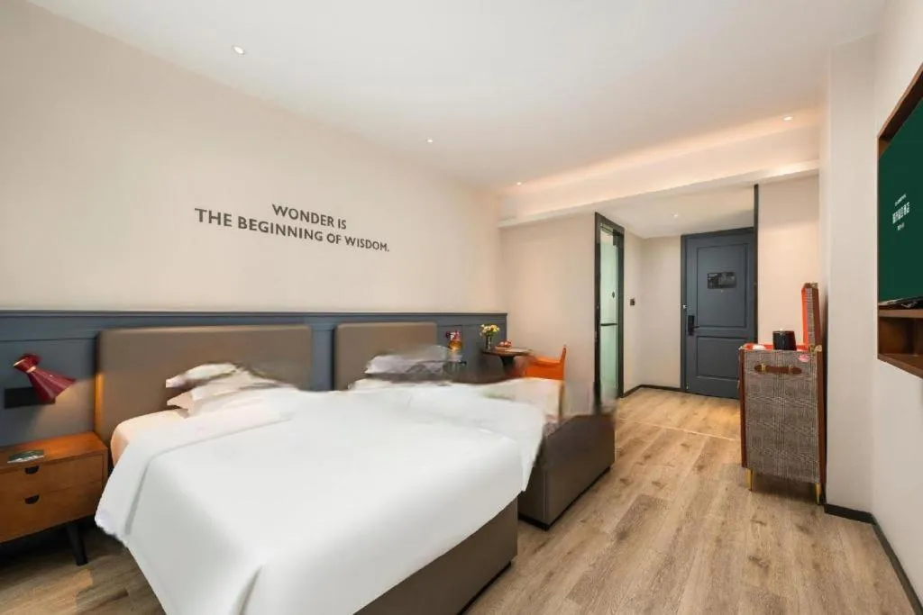 Bed in City Comfort Premier Hotel Liuzhou Wuxing Pedestrian Street Jinggu Building