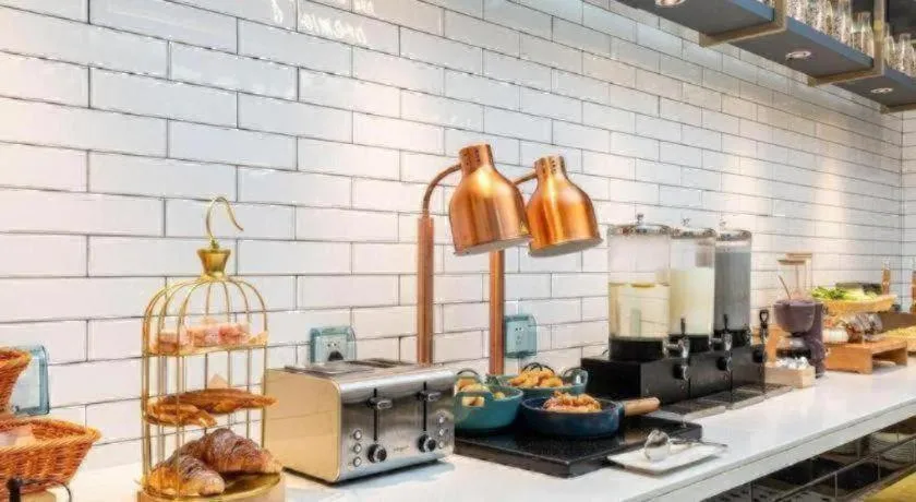 City Comfort Premier Hotel Liuzhou Wuxing Pedestrian Street Jinggu Building