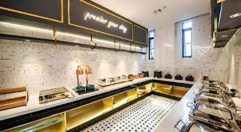 City Comfort Premier Hotel Liuzhou Wuxing Pedestrian Street Jinggu Building