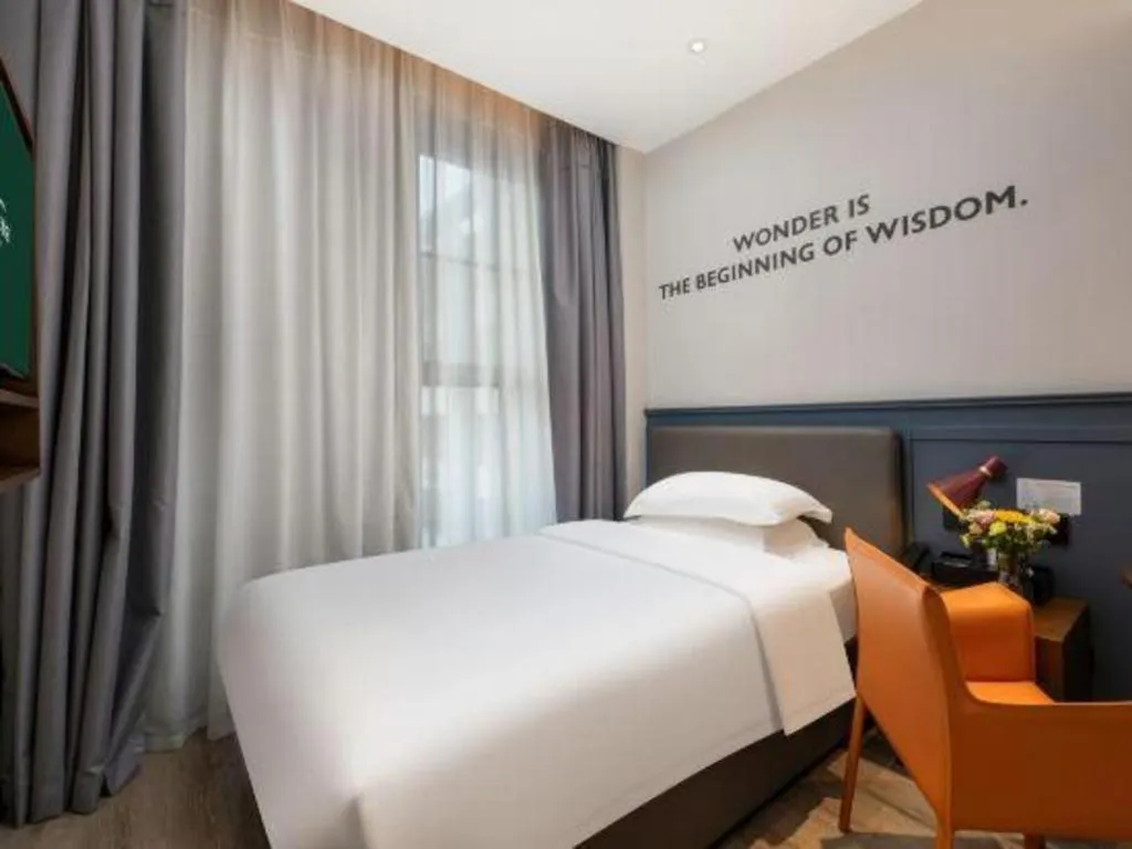 Bed in City Comfort Premier Hotel Liuzhou Wuxing Pedestrian Street Jinggu Building