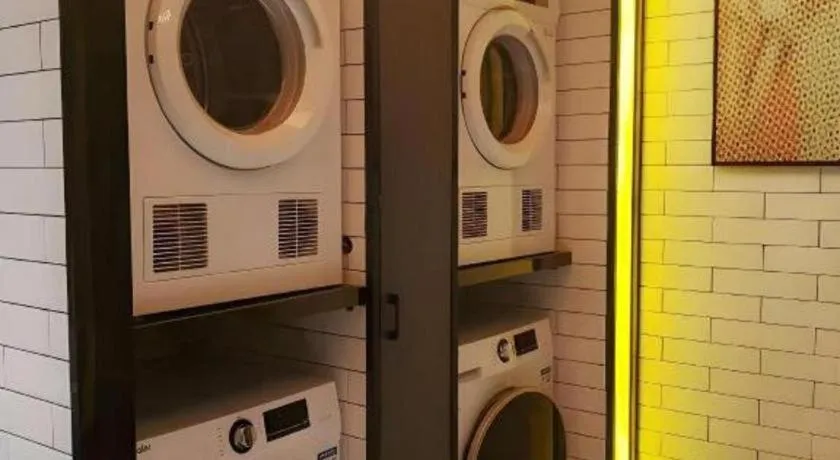 City Comfort Premier Hotel Liuzhou Wuxing Pedestrian Street Jinggu Building