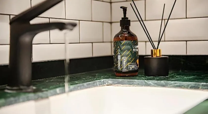 City Comfort Premier Hotel Liuzhou Wuxing Pedestrian Street Jinggu Building