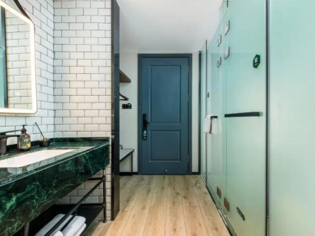 City Comfort Premier Hotel Liuzhou Wuxing Pedestrian Street Jinggu Building