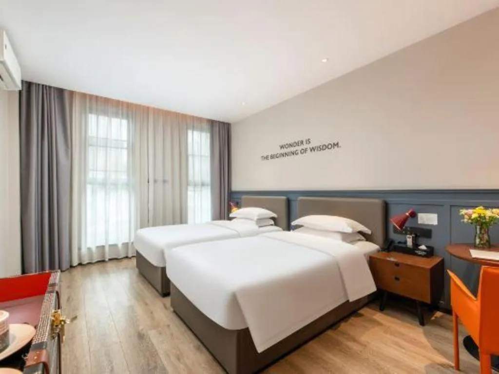 Bed in City Comfort Premier Hotel Liuzhou Wuxing Pedestrian Street Jinggu Building