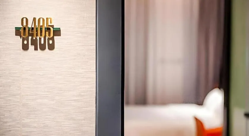 Bed in City Comfort Premier Hotel Liuzhou Wuxing Pedestrian Street Jinggu Building