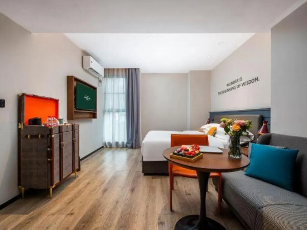 City Comfort Premier Hotel Liuzhou Wuxing Pedestrian Street Jinggu Building