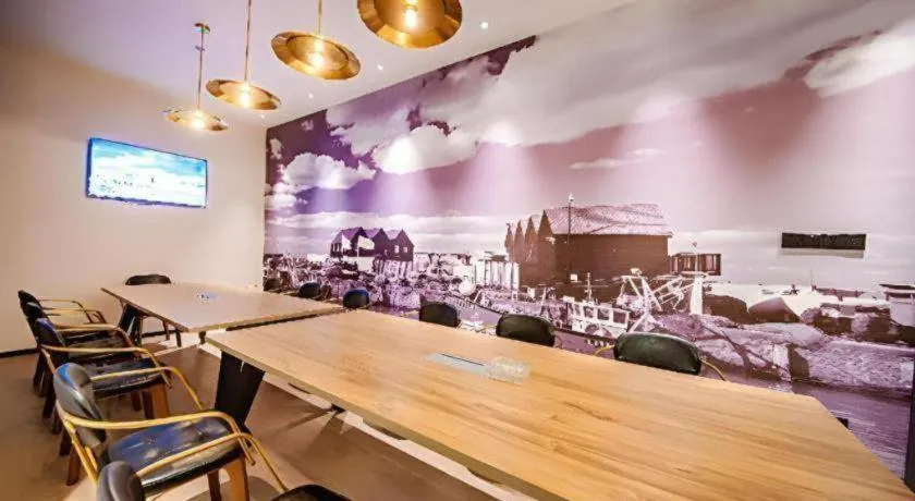 City Comfort Premier Hotel Liuzhou Wuxing Pedestrian Street Jinggu Building