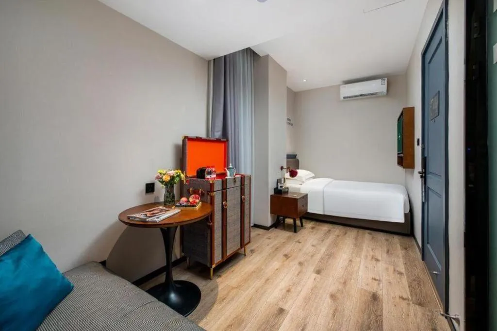 Bed in City Comfort Premier Hotel Liuzhou Wuxing Pedestrian Street Jinggu Building