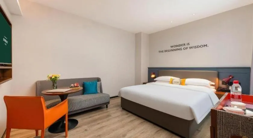 Bed in City Comfort Premier Hotel Liuzhou Wuxing Pedestrian Street Jinggu Building