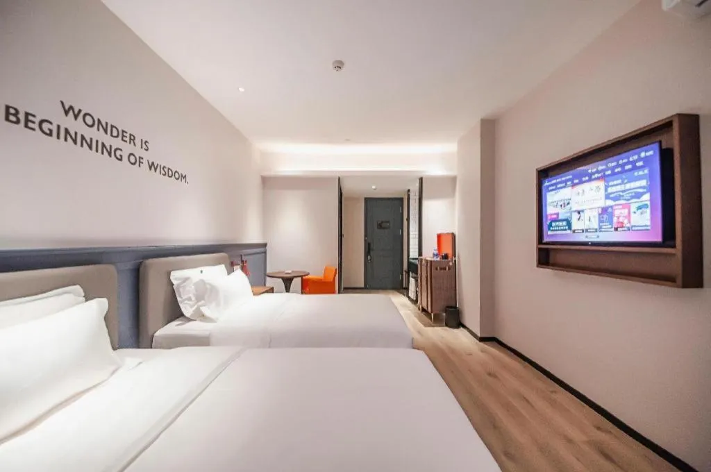 Bed in City Comfort Premier Hotel Liuzhou Wuxing Pedestrian Street Jinggu Building