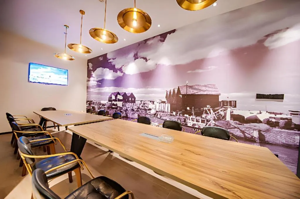 City Comfort Premier Hotel Liuzhou Wuxing Pedestrian Street Jinggu Building