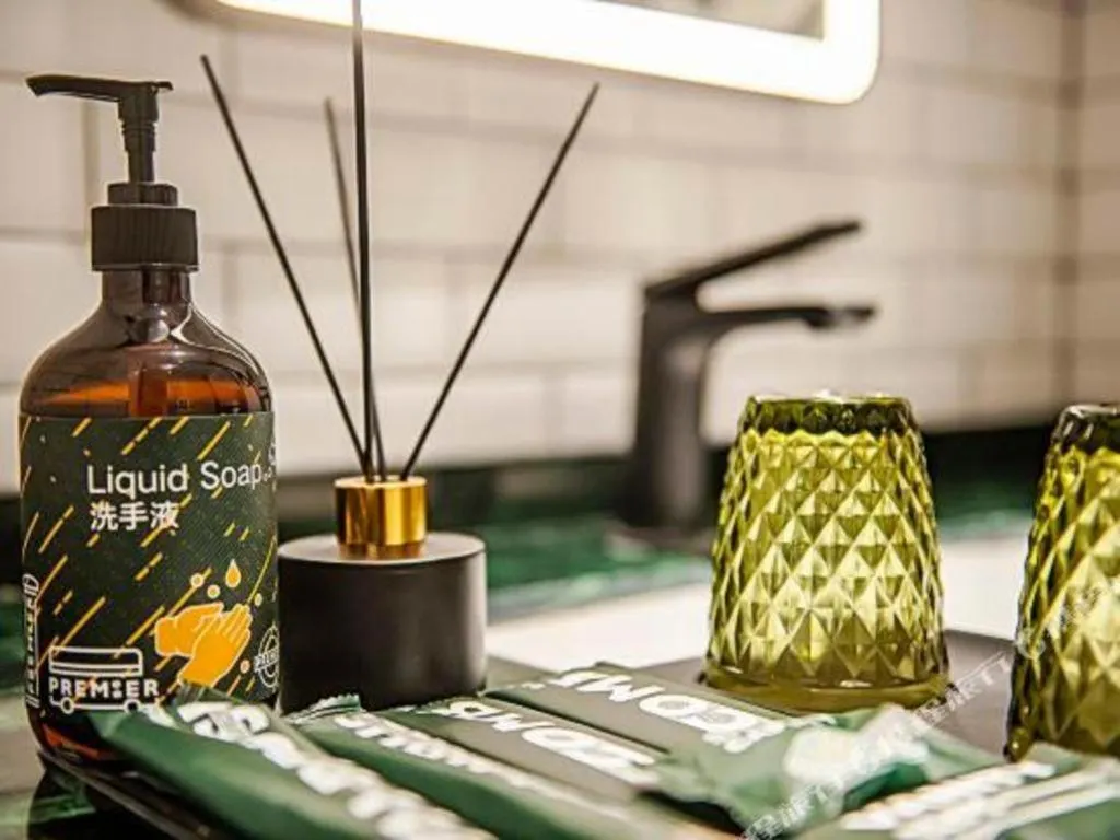 City Comfort Premier Hotel Liuzhou Wuxing Pedestrian Street Jinggu Building