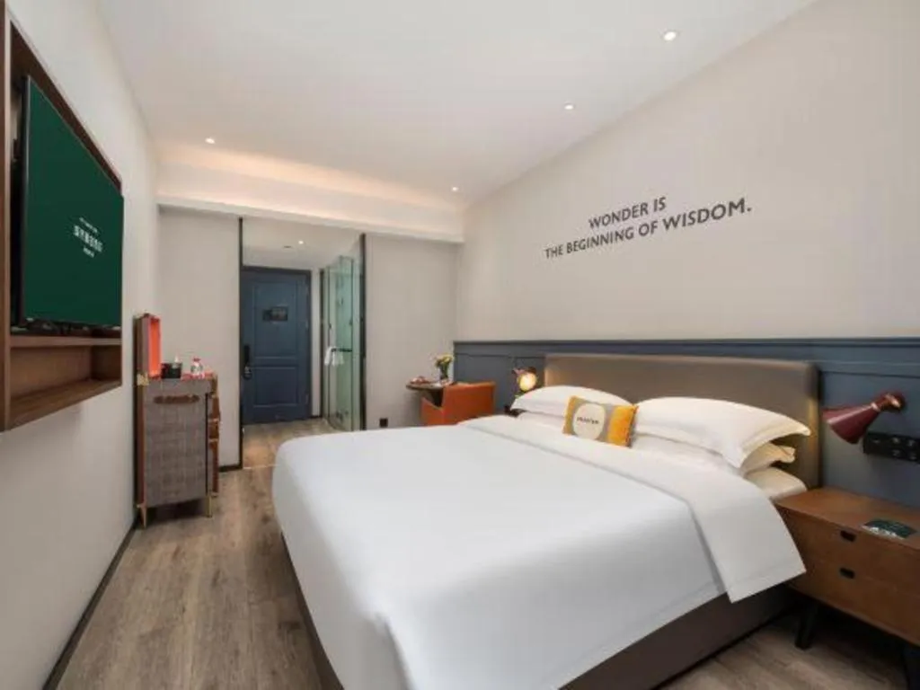Bed in City Comfort Premier Hotel Liuzhou Wuxing Pedestrian Street Jinggu Building