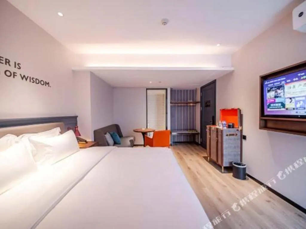 Bed in City Comfort Premier Hotel Liuzhou Wuxing Pedestrian Street Jinggu Building