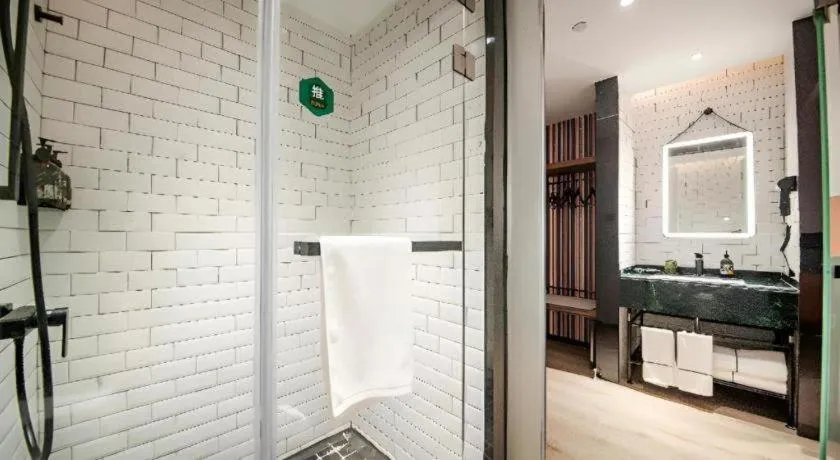 City Comfort Premier Hotel Liuzhou Wuxing Pedestrian Street Jinggu Building