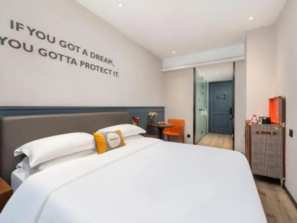 Bed in City Comfort Premier Hotel Liuzhou Wuxing Pedestrian Street Jinggu Building