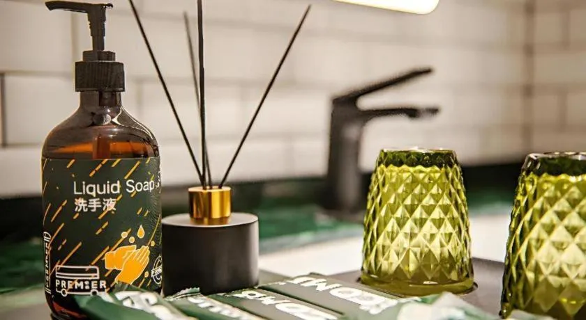 City Comfort Premier Hotel Liuzhou Wuxing Pedestrian Street Jinggu Building