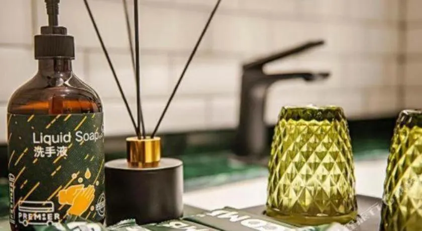 City Comfort Premier Hotel Liuzhou Wuxing Pedestrian Street Jinggu Building