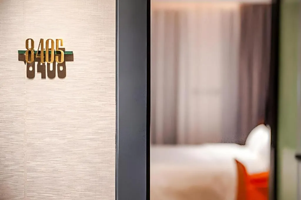 Bed in City Comfort Premier Hotel Liuzhou Wuxing Pedestrian Street Jinggu Building