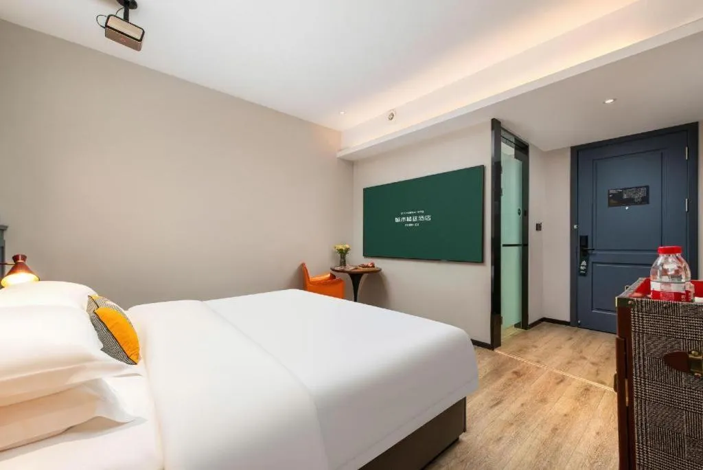 Bed in City Comfort Premier Hotel Liuzhou Wuxing Pedestrian Street Jinggu Building