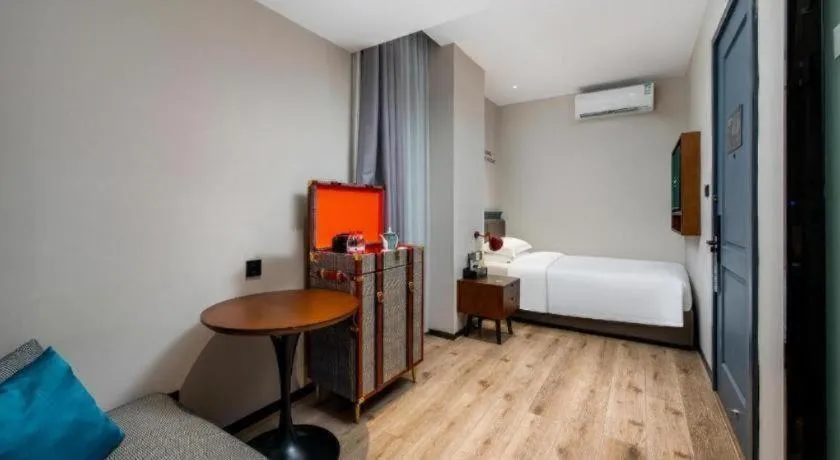 Bed in City Comfort Premier Hotel Liuzhou Wuxing Pedestrian Street Jinggu Building