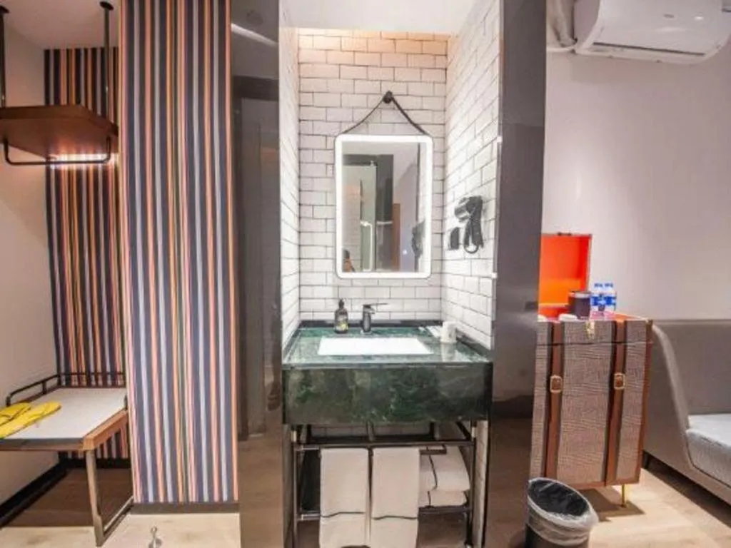 City Comfort Premier Hotel Liuzhou Wuxing Pedestrian Street Jinggu Building