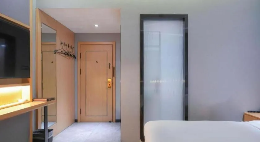 Bed in Green Tree Inn Urumqi San'gong Metro Station Exit