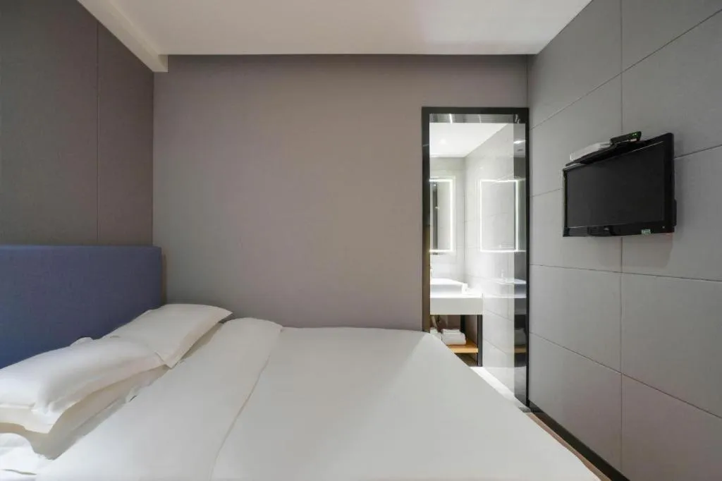 Bed in Green Tree Inn Urumqi San'gong Metro Station Exit